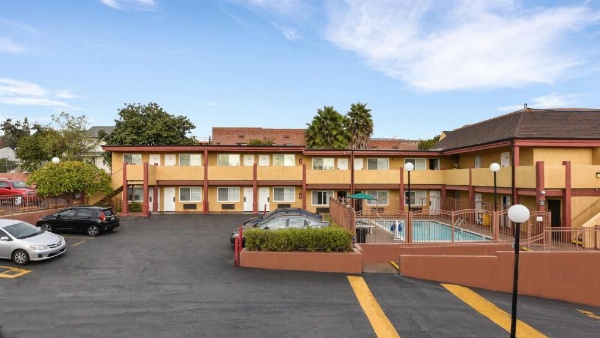 Hollywood Inn Express South image 11