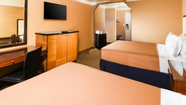 Hollywood Inn Express South image 16