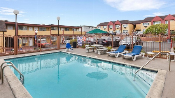 Hollywood Inn Express South image 18