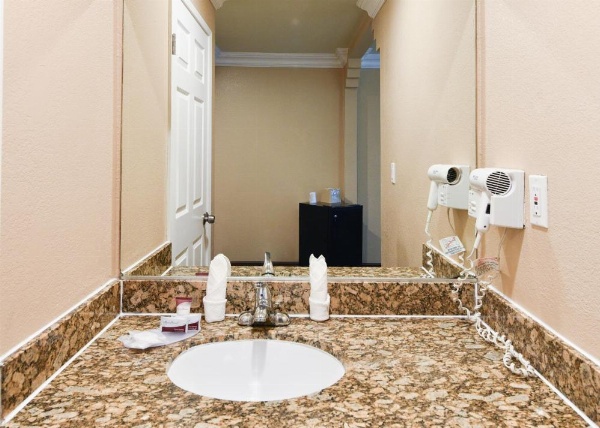 Hollywood Inn Express South image 20