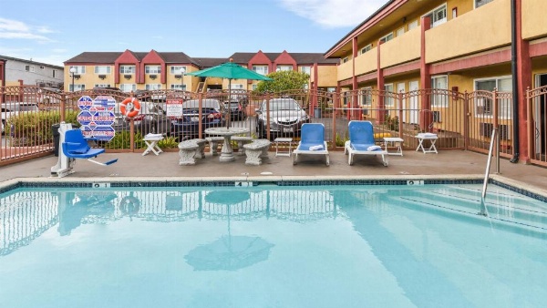 Hollywood Inn Express South image 22