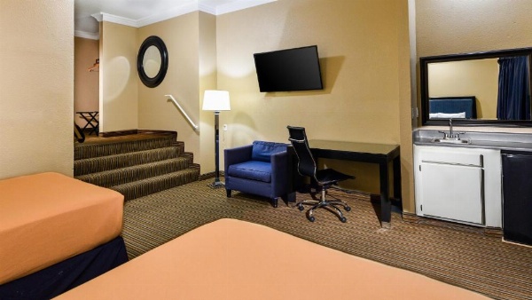 Hollywood Inn Express South image 24