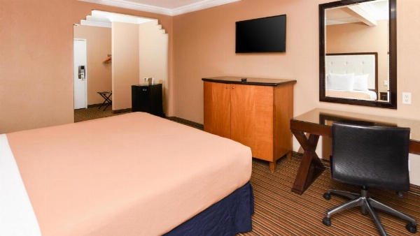 Hollywood Inn Express South image 27