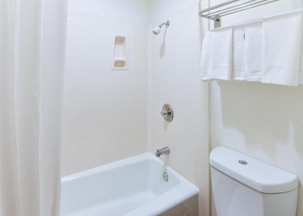 Hollywood Inn Express South image 29