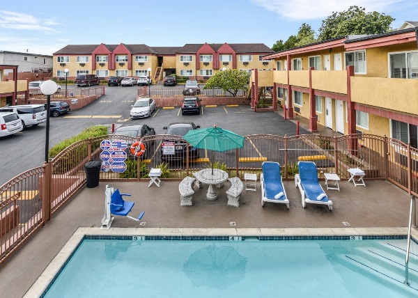 Hollywood Inn Express South image 6