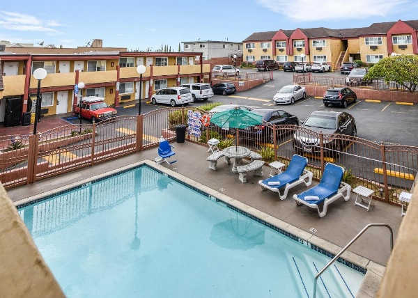 Hollywood Inn Express South image 7