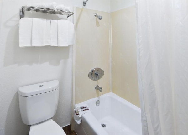 Hollywood Inn Express South image 9